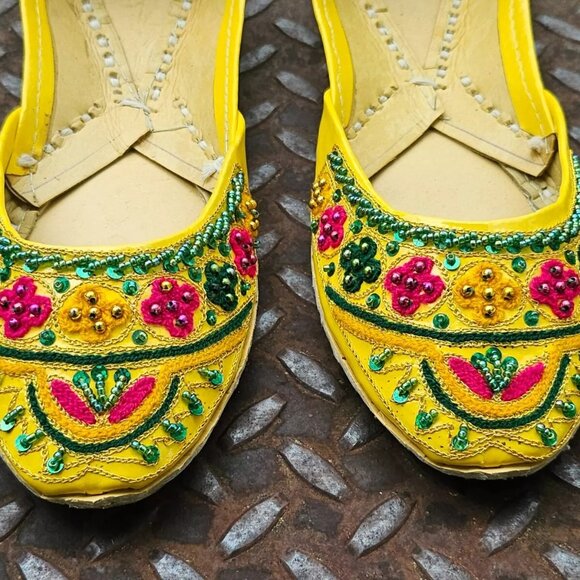 Handmade Khusa Yellow Slip On Leather Sole Embroidery Shoes Size 8 read desc - Picture 3 of 11